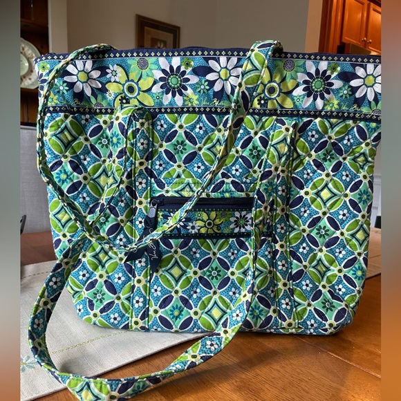 Vera Bradley Daisy Daisy Tote & Hipster Set - Picture 7 of 11